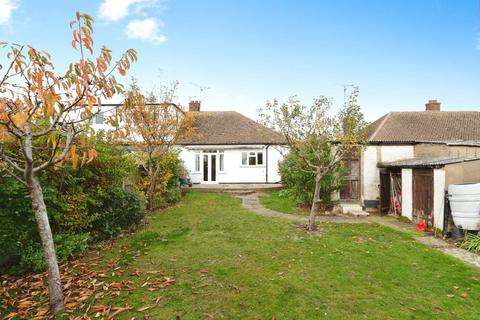 2 bedroom bungalow for sale, Poynings Avenue, Southend-on-Sea, Essex, SS2