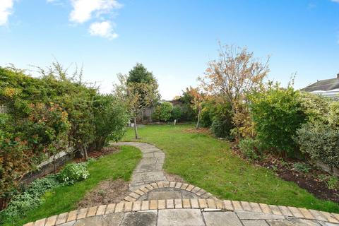 2 bedroom bungalow for sale, Poynings Avenue, Southend-on-Sea, Essex, SS2
