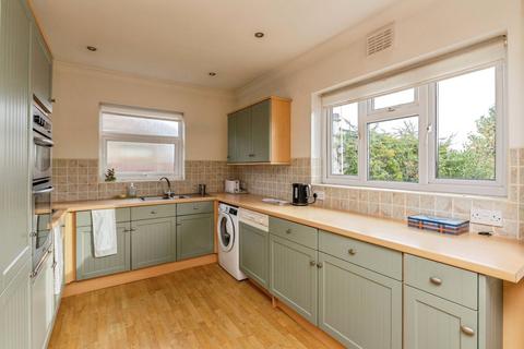 2 bedroom bungalow for sale, Poynings Avenue, Southend-on-Sea, Essex, SS2