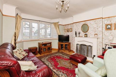 2 bedroom bungalow for sale, Poynings Avenue, Southend-on-Sea, Essex, SS2