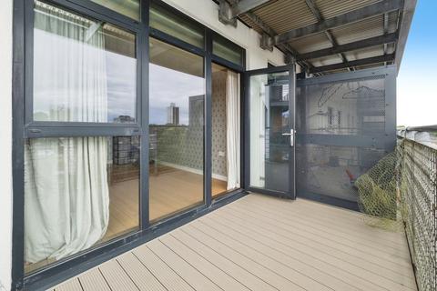 2 bedroom flat for sale, Forest Lane, London, E15
