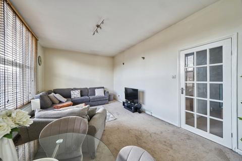 2 bedroom flat for sale, Howards Road, London, E13