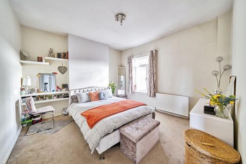 2 bedroom flat for sale, Howards Road, London, E13