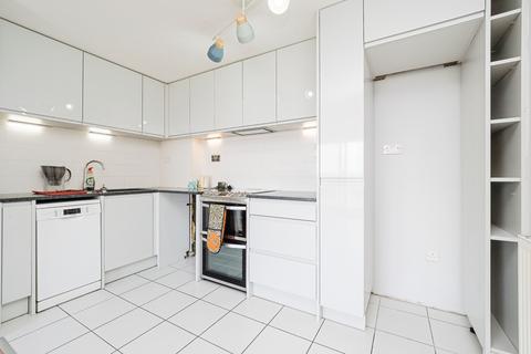 2 bedroom flat for sale, Flint Close, London, E15
