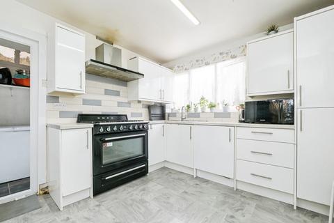 3 bedroom terraced house for sale, Cheshunt Road, London, E7