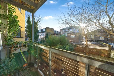 2 bedroom flat for sale, Kinglet Close, London, E7