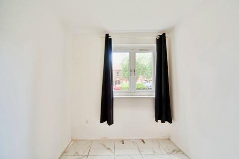 2 bedroom flat for sale, Liden Close, London, E17