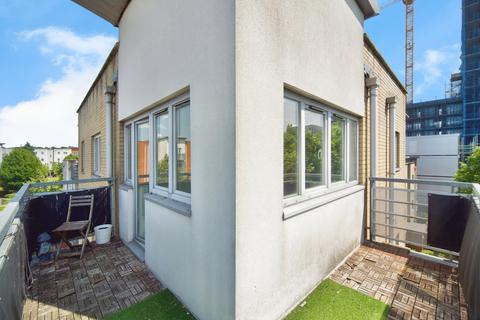 2 bedroom flat for sale, Hawker Place, Walthamstow, London, E17