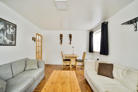 undefined, Gandhi Close, Walthamstow, London, E17