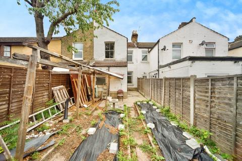 3 bedroom terraced house for sale, Westerham Road, London, E10