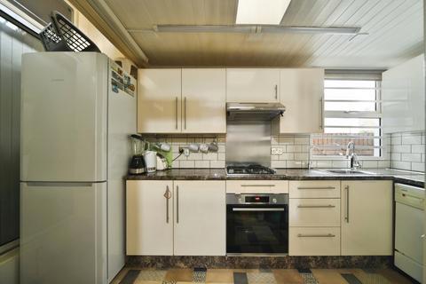 3 bedroom terraced house for sale, Priory Avenue, London, E17
