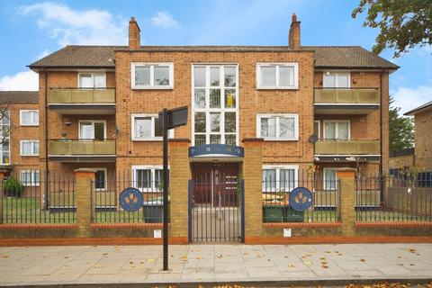 Forest Drive, London, E12