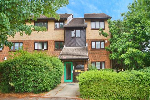 1 bedroom flat for sale - Alders Close, London, E11