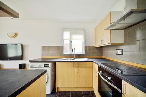 1 bedroom flat for sale, Alders Close, London, E11