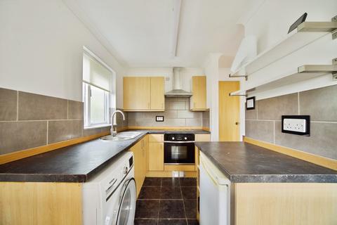 1 bedroom flat for sale, Alders Close, London, E11