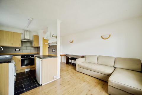1 bedroom flat for sale, Alders Close, London, E11