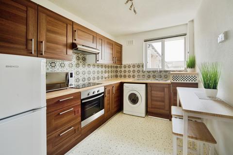 2 bedroom flat for sale, Cambridge Park, London, E11