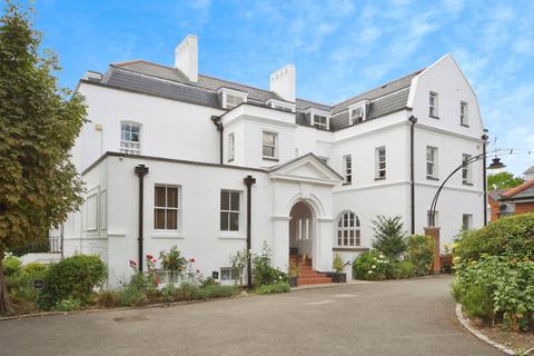 2 bedroom flat for sale, Woodford Road, London, E18