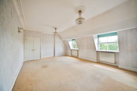 2 bedroom flat for sale, Woodford Road, London, E18