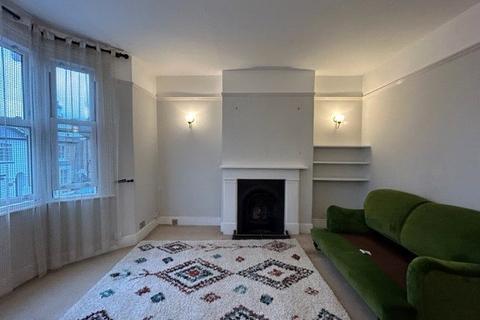 3 bedroom flat for sale, Mulberry Way, London, E18