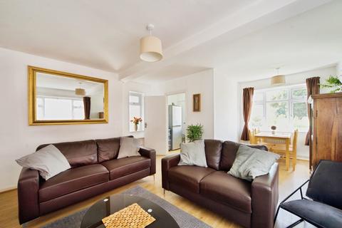 2 bedroom flat for sale, Blake Hall Road, London, E11