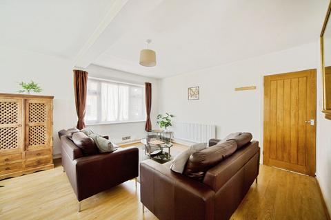 2 bedroom flat for sale, Blake Hall Road, London, E11
