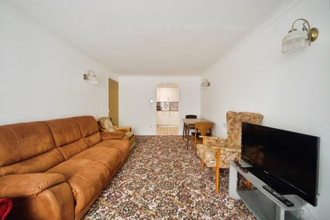 1 bedroom flat for sale, Glebelands Avenue, LONDON, London, E18