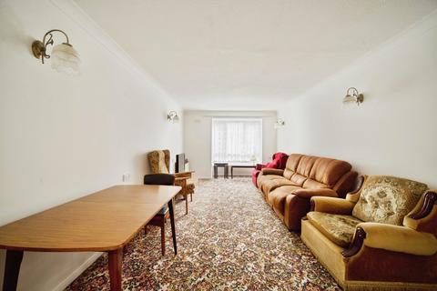 1 bedroom flat for sale, Glebelands Avenue, LONDON, London, E18
