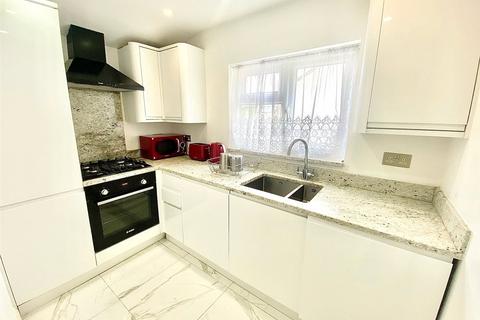 1 bedroom flat for sale, Chester Road, London, E11