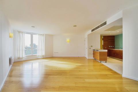 2 bedroom flat for sale, Regency Court, High Road, London, E18