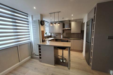 Gardner Close, London, E11