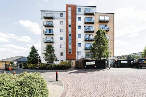 1 bedroom flat for sale, Queen Mary Avenue, London, E18