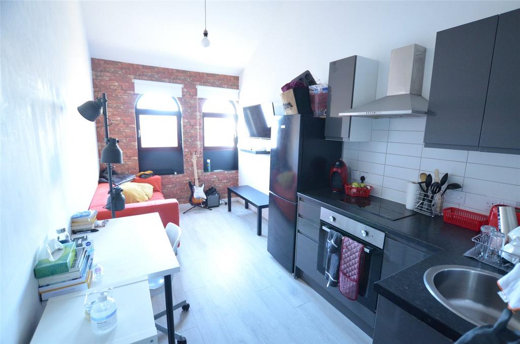 Lounge/Kitchen
