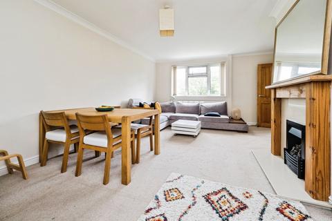 3 bedroom maisonette for sale, Croft Lodge Close, Woodford Green, IG8