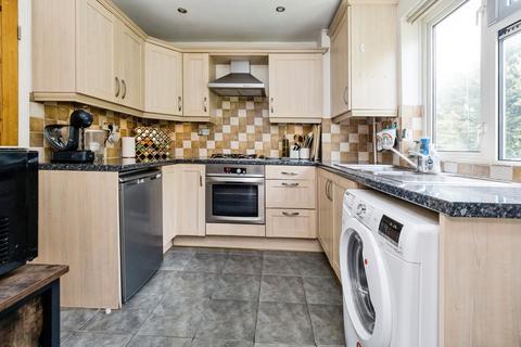 3 bedroom maisonette for sale, Croft Lodge Close, Woodford Green, IG8