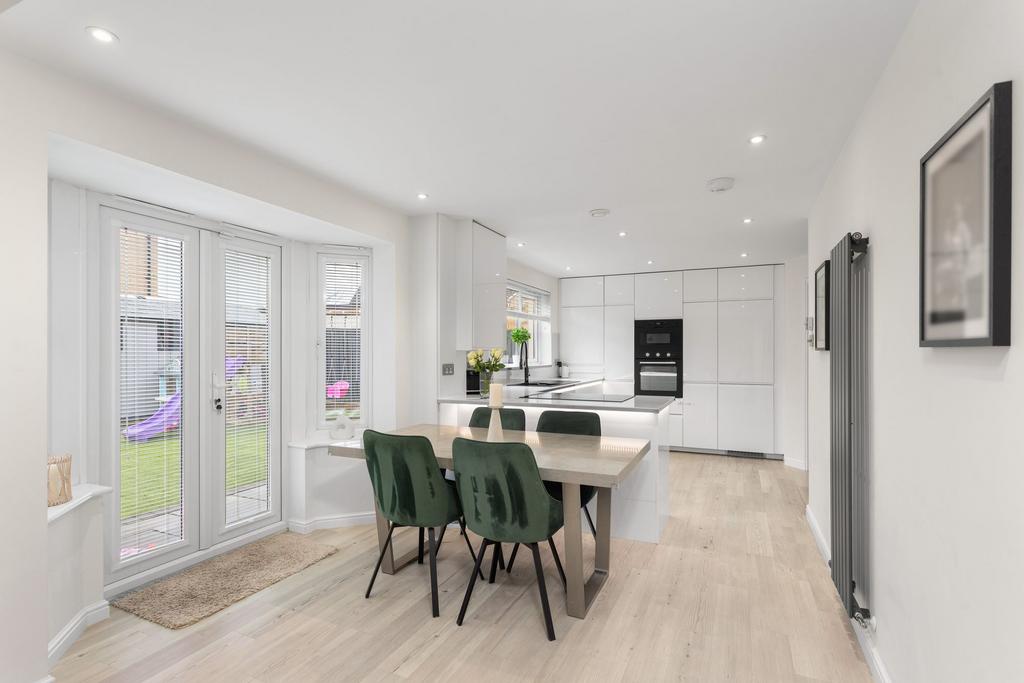 Kitchen/ Dining Room