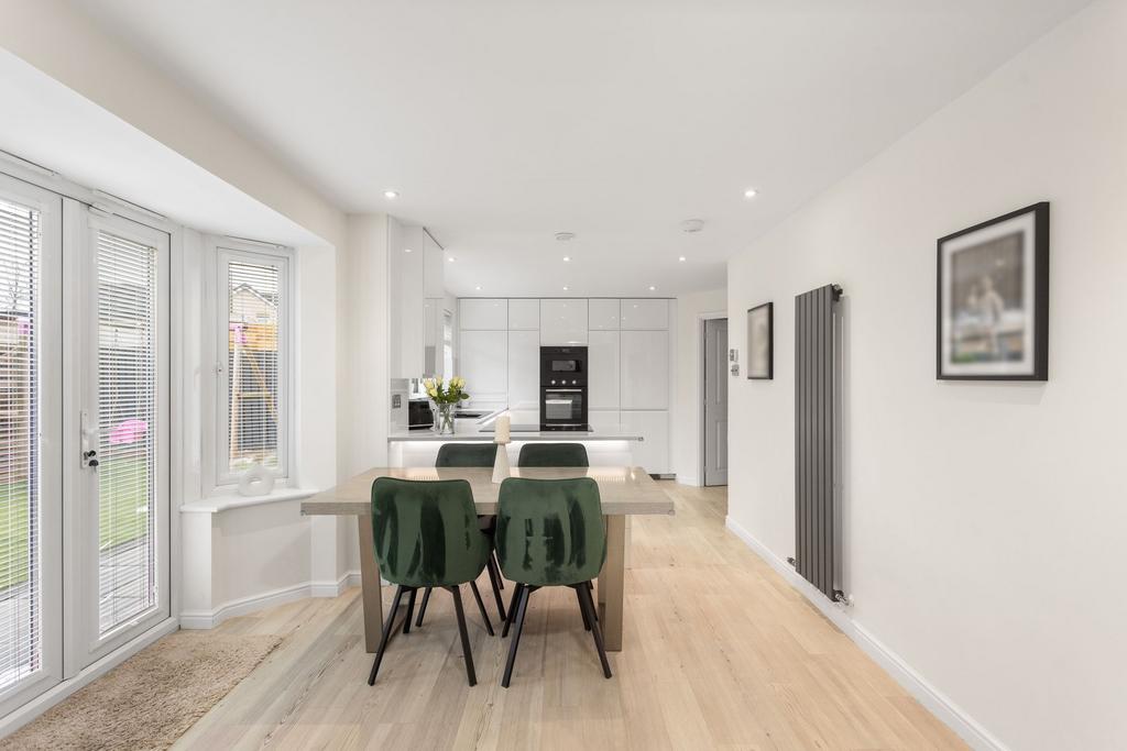 Kitchen/ Dining Room