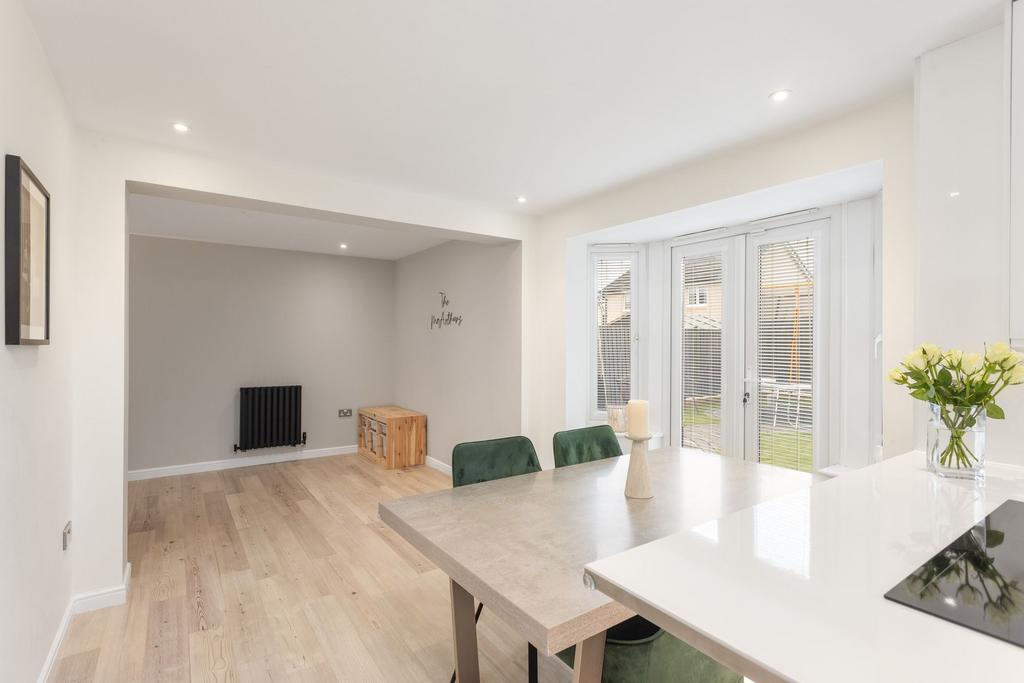 Kitchen/ Dining Room