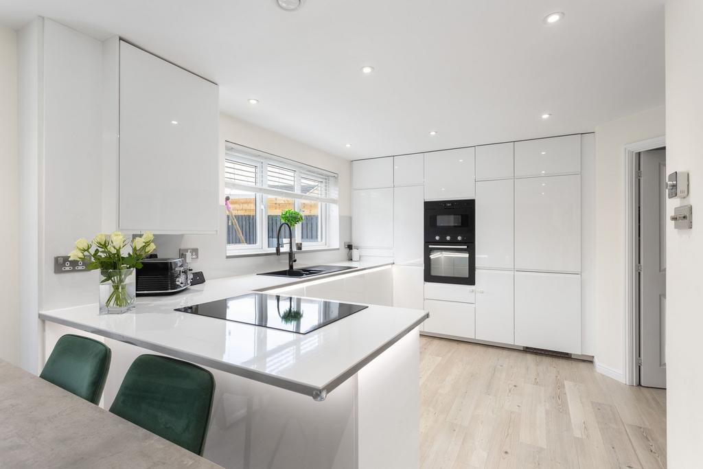 Kitchen/ Dining Room