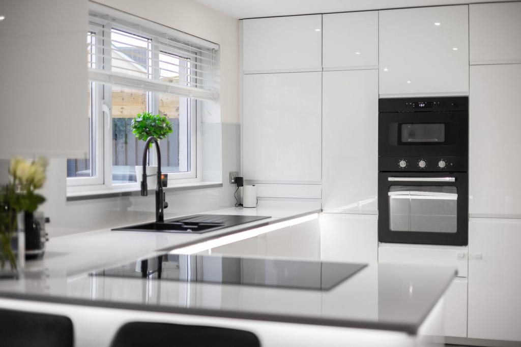 Kitchen/ Dining Room