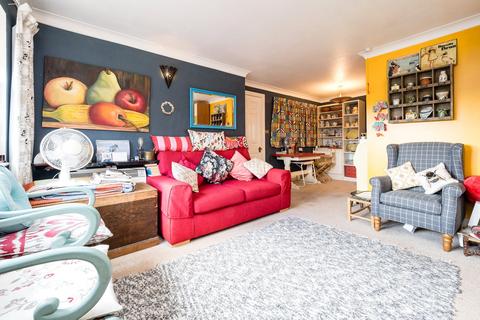 1 bedroom flat for sale, Village Heights, 72 Chingford Lane, Woodford Green, Essex, IG8