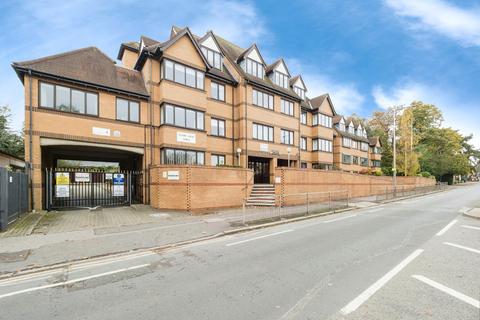 1 bedroom flat for sale, High Road, London, E18