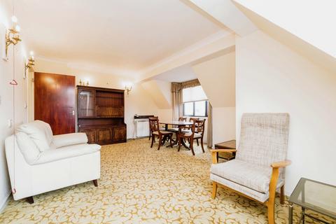 1 bedroom flat for sale, High Road, London, E18