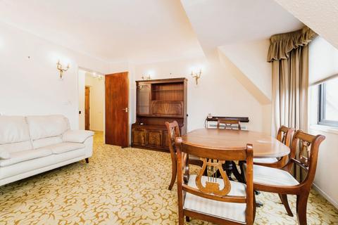 1 bedroom flat for sale, High Road, London, E18