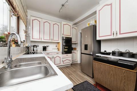 3 bedroom semi-detached house for sale, Forest Approach, Woodford Green, IG8
