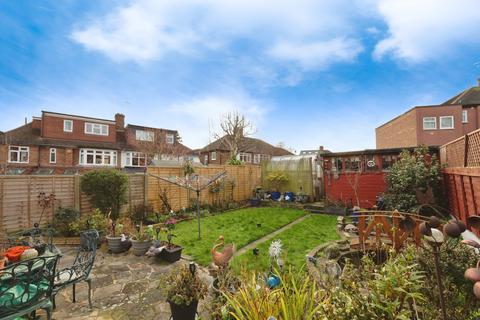 3 bedroom semi-detached house for sale, Forest Approach, Woodford Green, IG8
