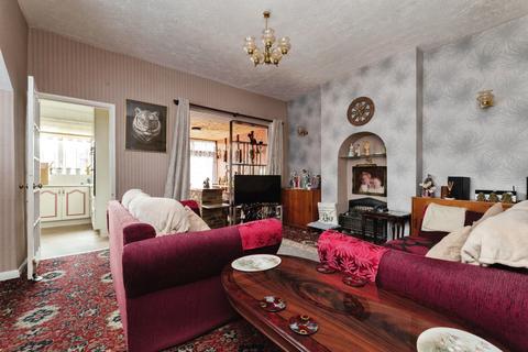 3 bedroom semi-detached house for sale, Forest Approach, Woodford Green, IG8