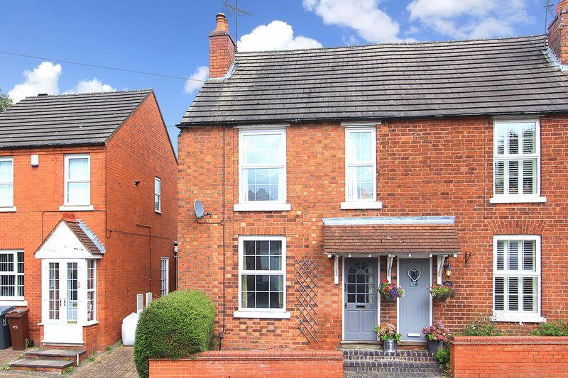 PENN, Wakeley Hill 2 bed cottage £695 pcm (£160 pw)