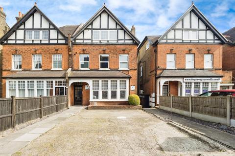 1 bedroom flat for sale, High Road, Woodford Green, IG8
