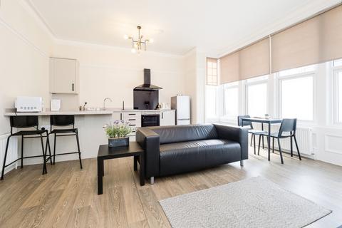 1 bedroom flat for sale, High Road, Woodford Green, IG8